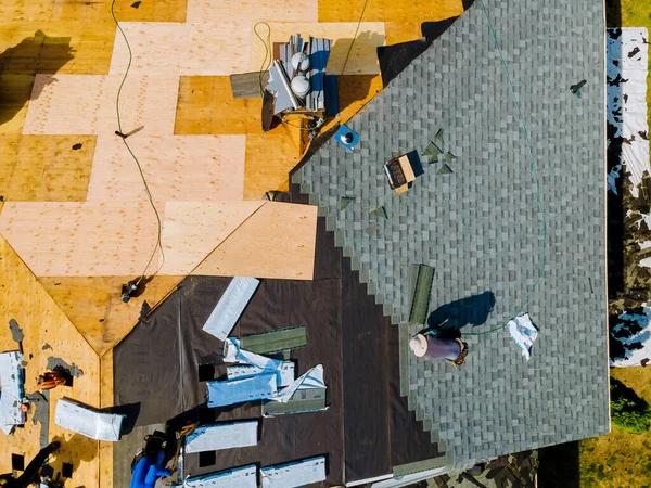 How to Work with a Roof Replacement Contractor for a Smooth Project